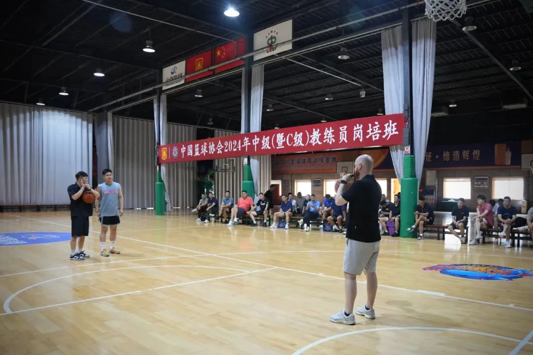 青少年学生篮球训练营发言稿_2